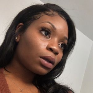 Meet your Posher, Simone